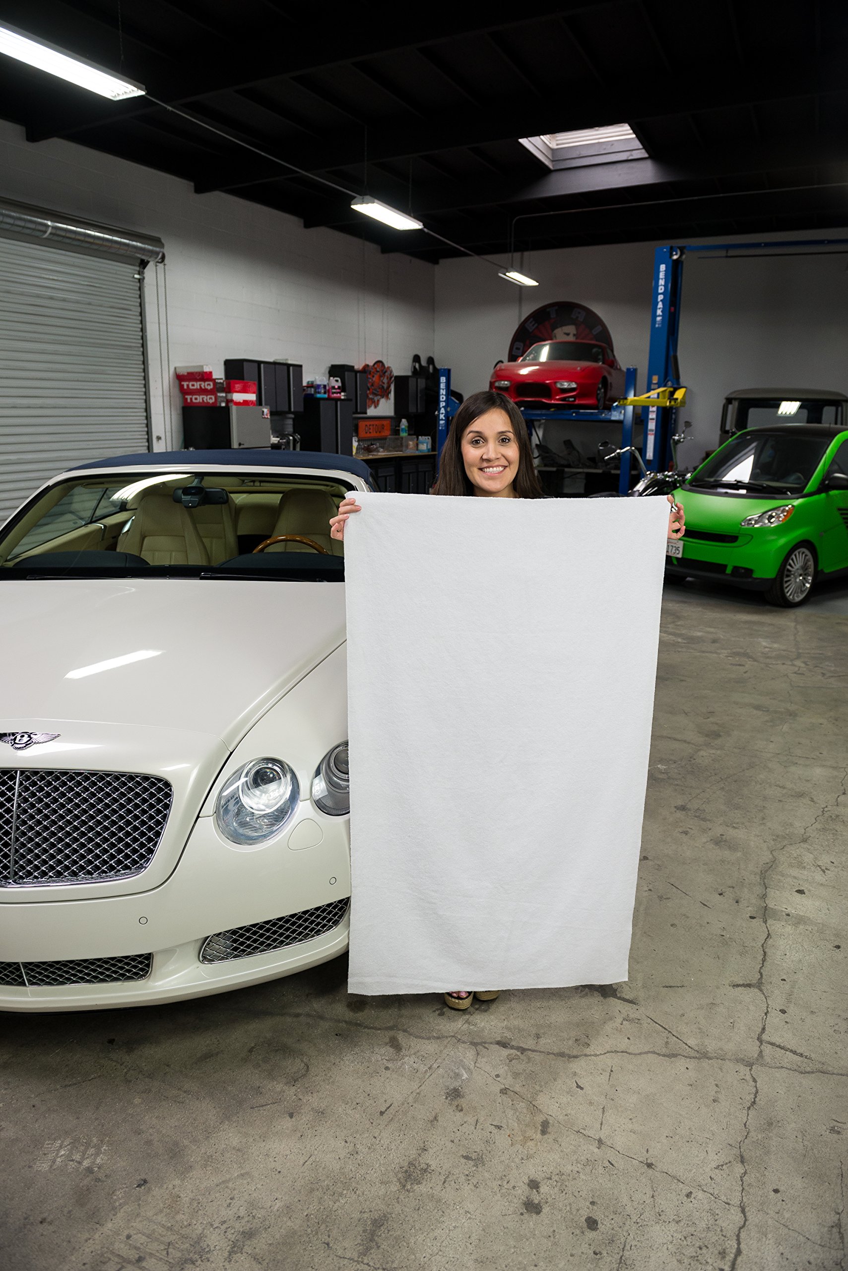 Chemical Guys MIC_807 Microfiber Towel (White 51" x 30") - Image 3